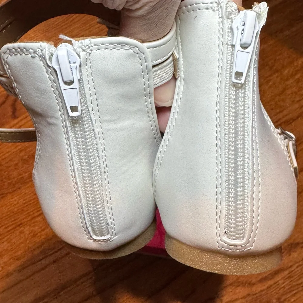 New in Box Sugar Miguelitos Ivory Strappy‎ Gladiator Sandals Summer Vacation
